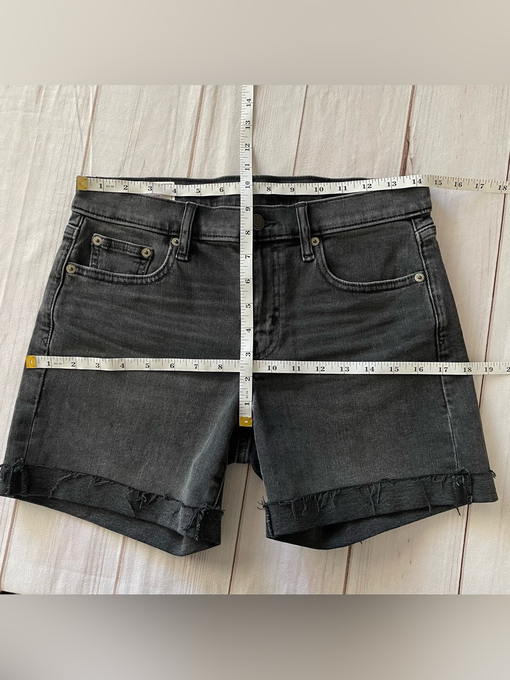 Gap 5” Mid Rise Denim Shorts Women’s 25 | 0 Black Cuffed Stretch Casual Fringed - Picture 8 of 12